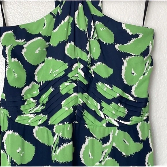 Tory Burch Eloriane Navy/Green Leaf Print Silk
Halter Dress Size 8 - Picture 7 of 14
